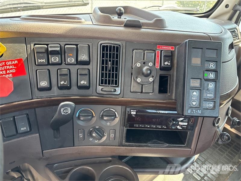 Volvo VNL42T Vilcēji