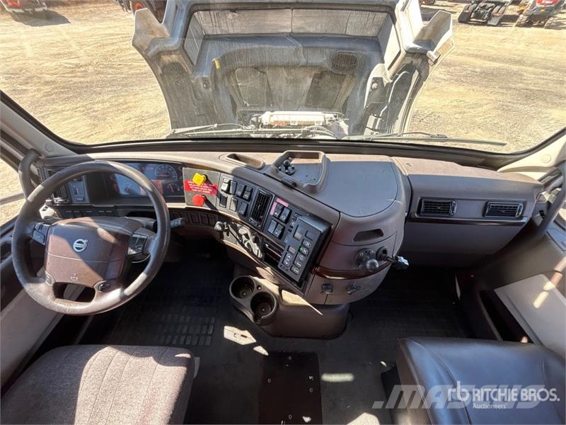 Volvo VNL42T Vetopöytäautot