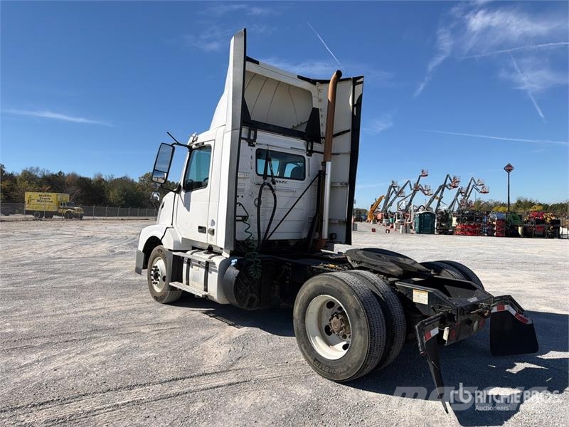Volvo VNL42T Nyergesvontatók
