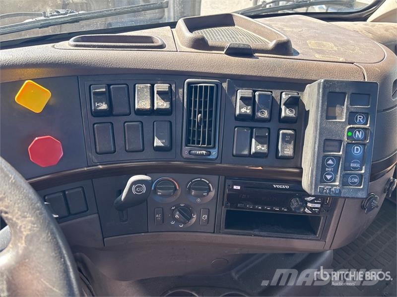 Volvo VNL42T Vlačilci