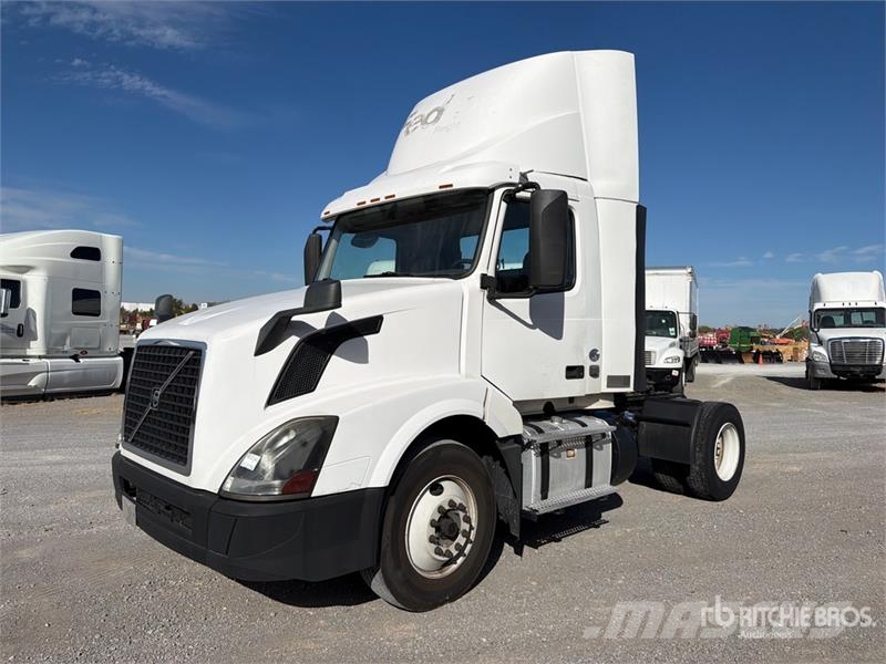 Volvo VNL42T Trekkers