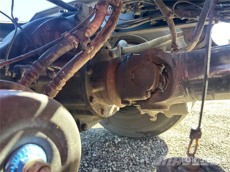 Volvo VNL42T Vetopöytäautot