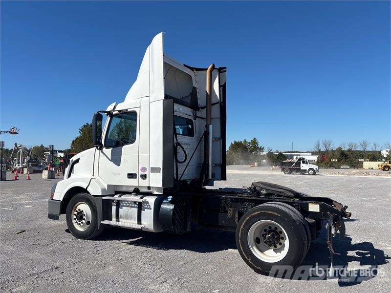 Volvo VNL42T Vlačilci