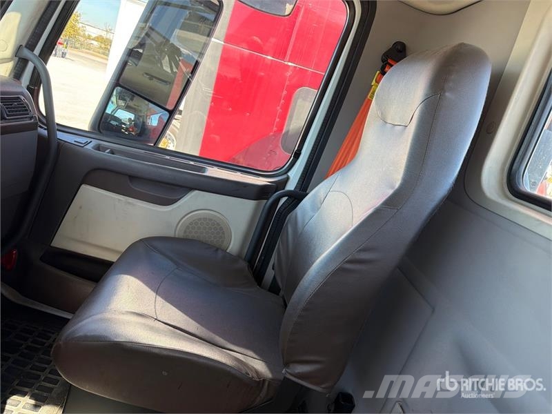 Volvo VNL42T Nyergesvontatók