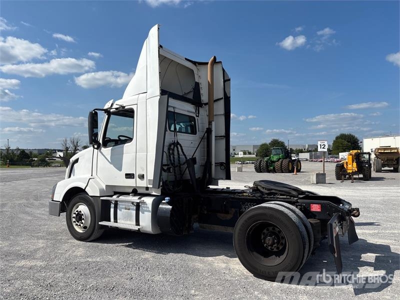 Volvo VNL42T Vilcēji