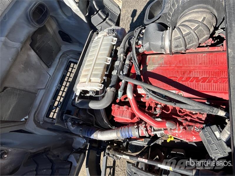 Volvo VNL42T Vetopöytäautot