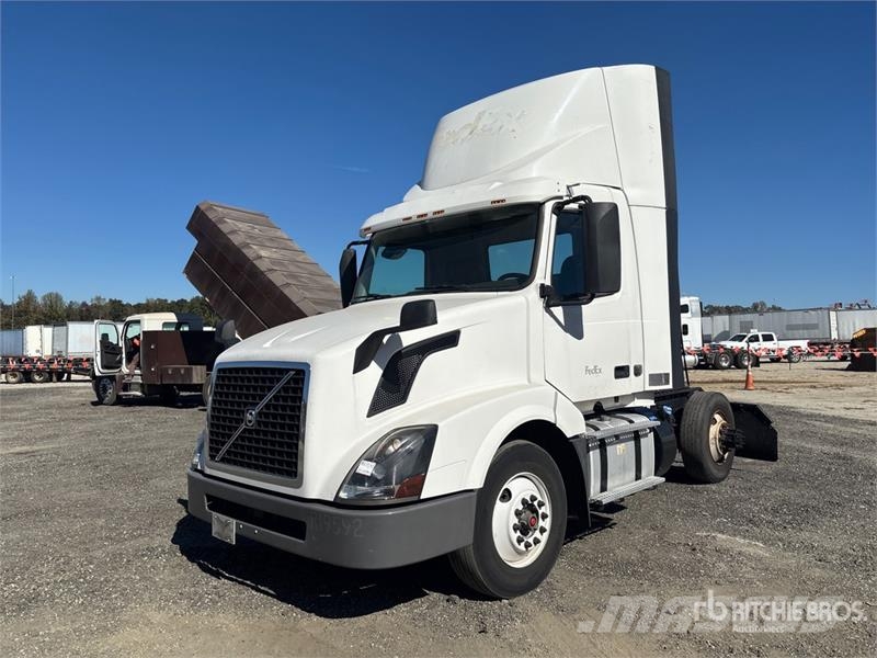 Volvo VNL42T Vetopöytäautot