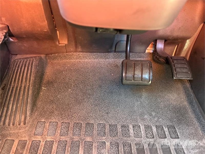 Volvo VNL42T Vetopöytäautot