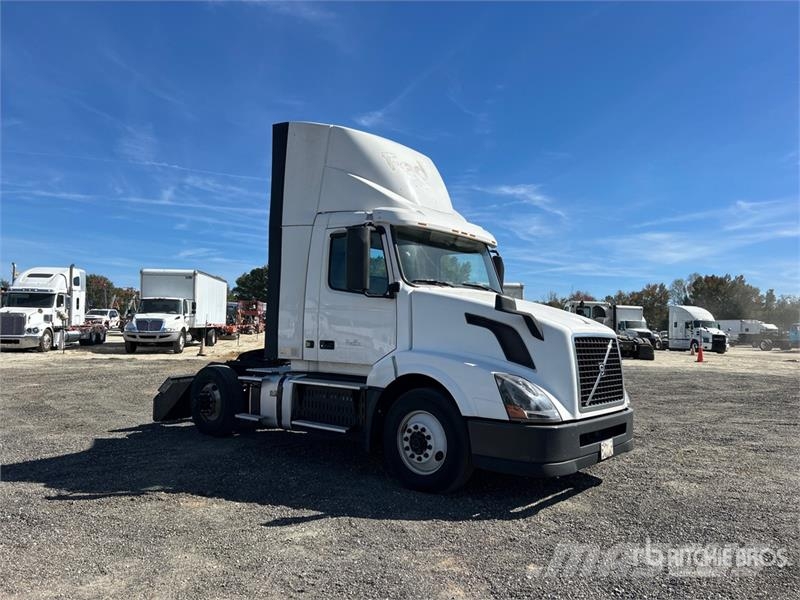 Volvo VNL42T Vilcēji