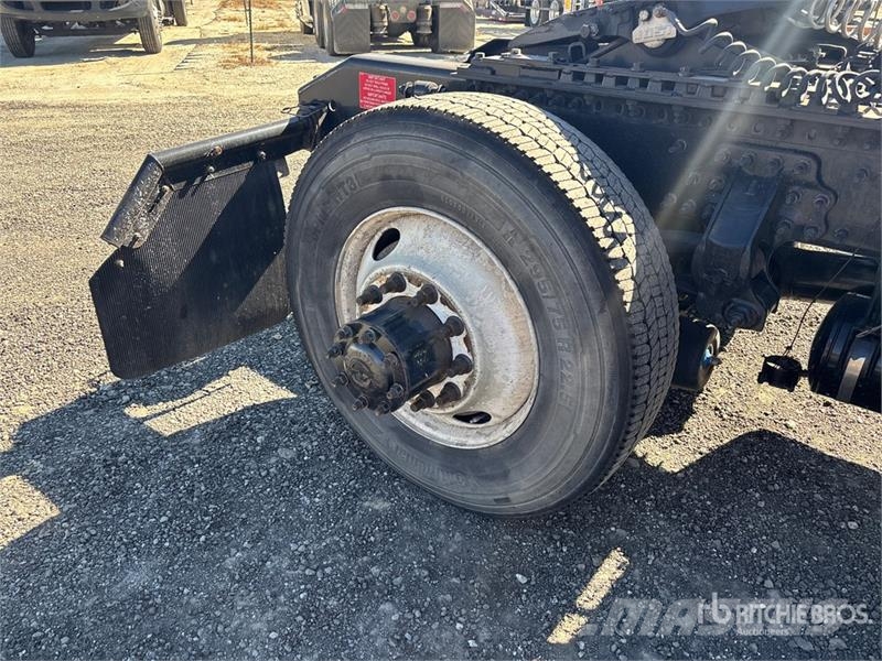 Volvo VNL42T Vetopöytäautot