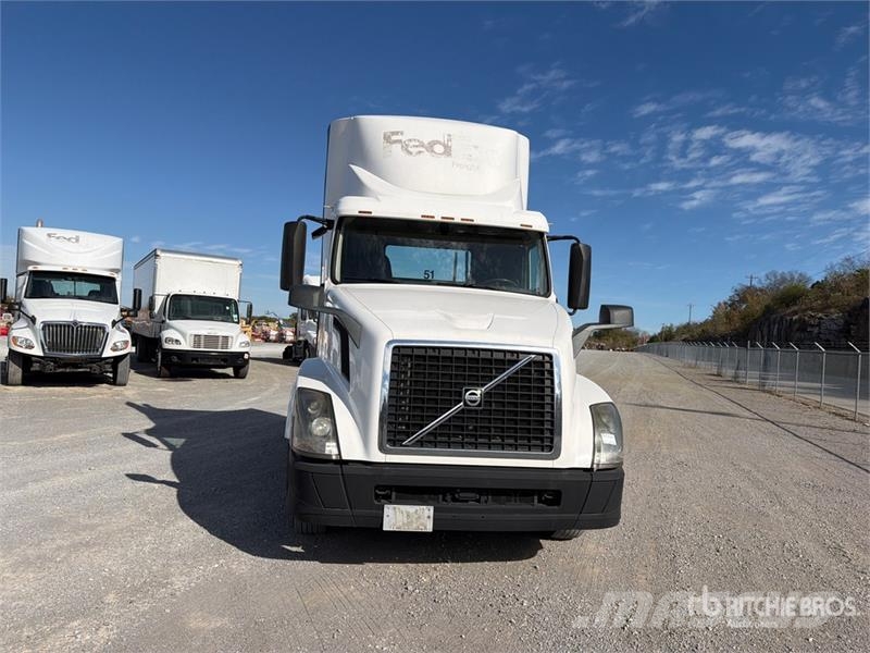 Volvo VNL42T Trekkers