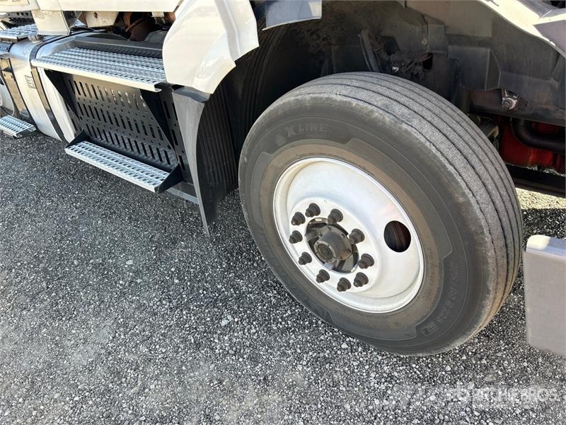 Volvo VNL42T Vilcēji