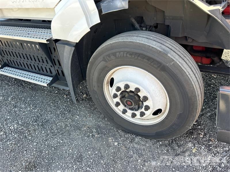Volvo VNL42T Vilcēji