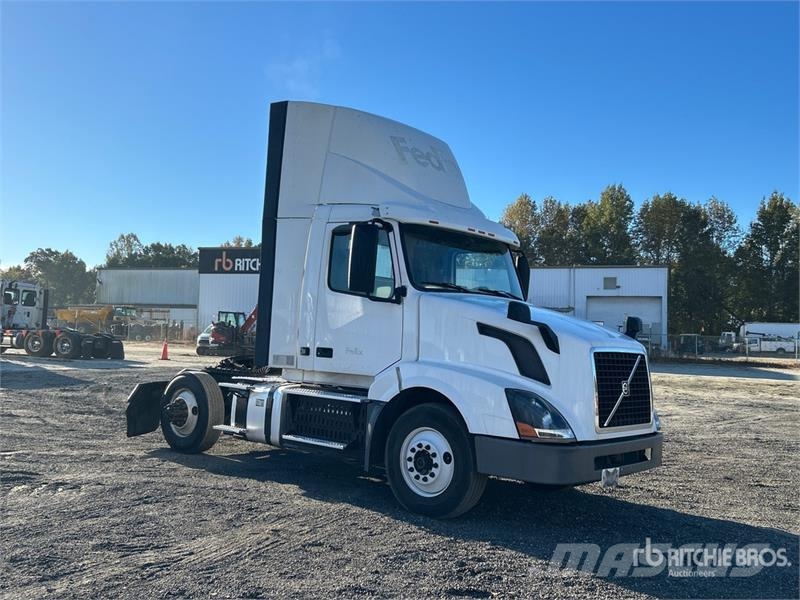Volvo VNL42T Vilcēji