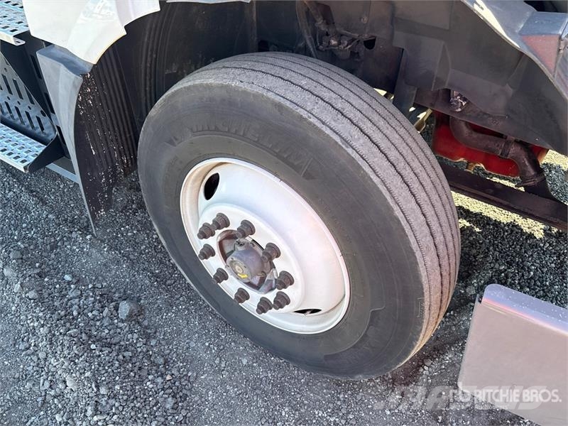 Volvo VNL42T Vetopöytäautot