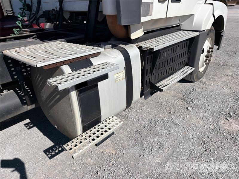 Volvo VNL42T Nyergesvontatók