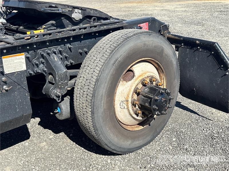 Volvo VNL42T Vetopöytäautot