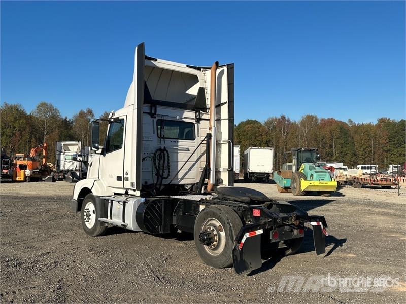 Volvo VNL42T Vilcēji
