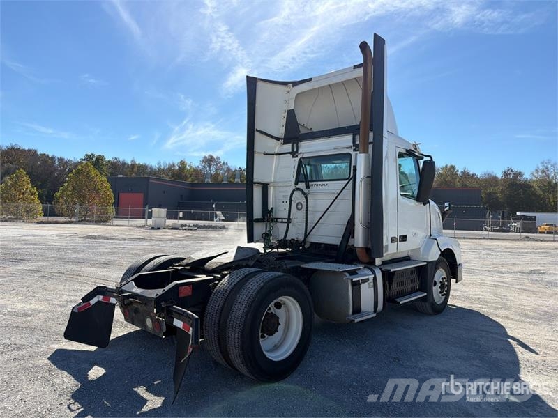 Volvo VNL42T Nyergesvontatók