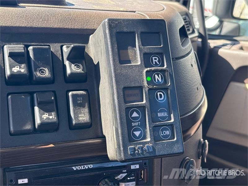 Volvo VNL42T Vlačilci