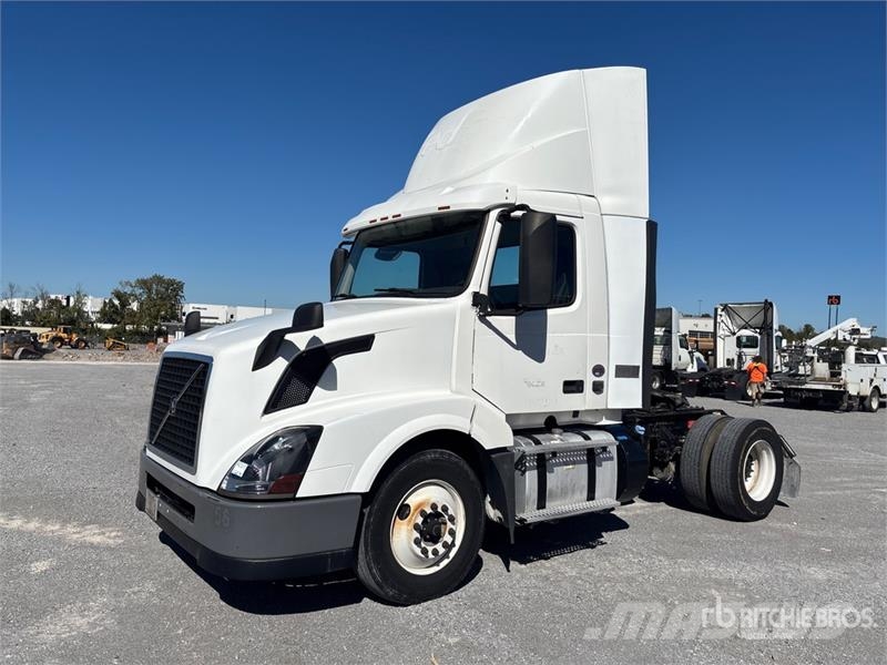 Volvo VNL42T Vlačilci