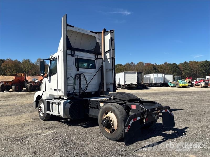 Volvo VNL42T Vetopöytäautot