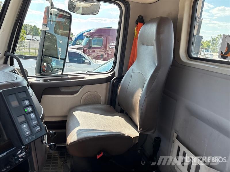 Volvo VNL42T Vilcēji