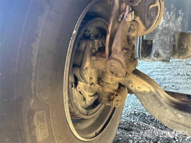 Volvo VNL42T Vetopöytäautot