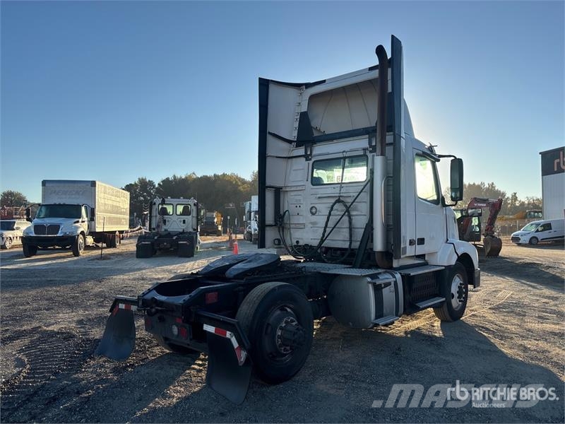 Volvo VNL42T Trekkvogner