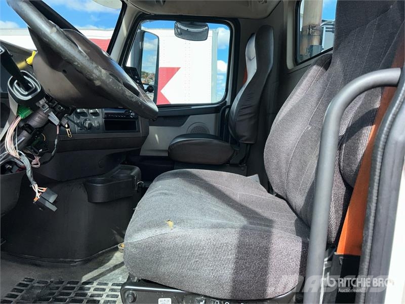 Volvo VNL42T Vlačilci
