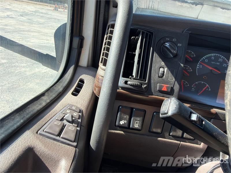 Volvo VNL42T Nyergesvontatók
