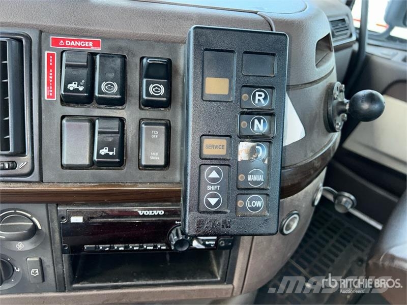 Volvo VNL42T Vlačilci