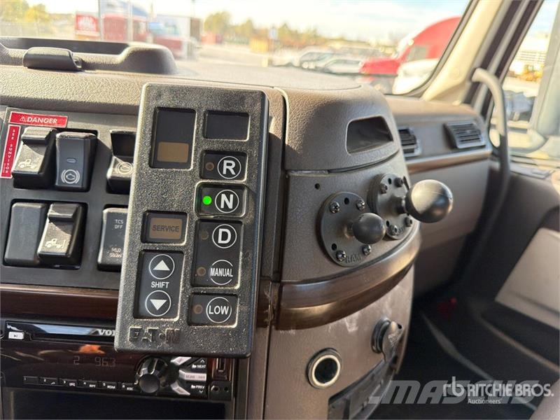 Volvo VNL42T Trekkers