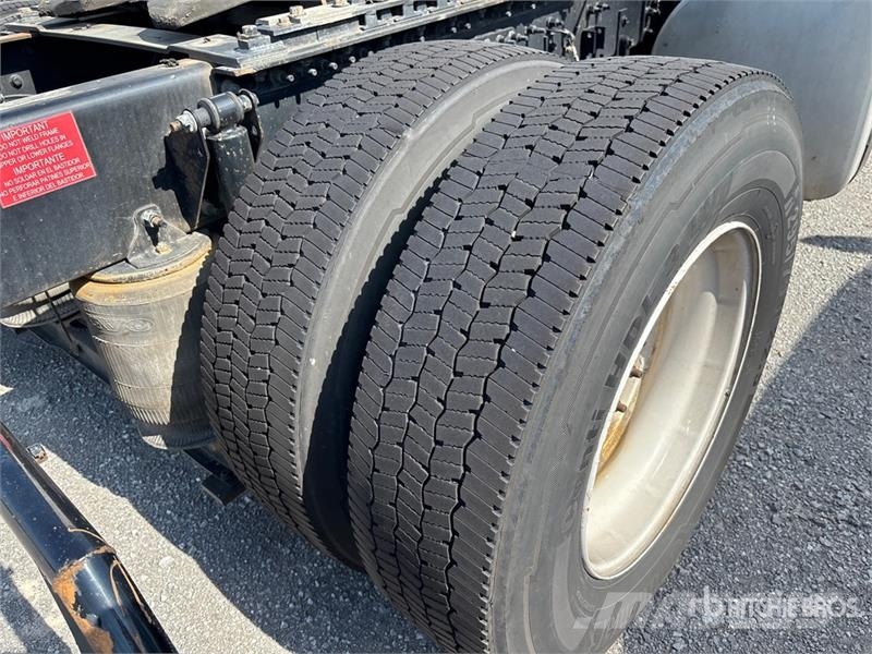 Volvo VNL42T Vilcēji