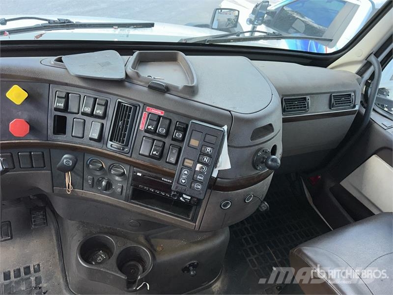 Volvo VNL42T Vlačilci