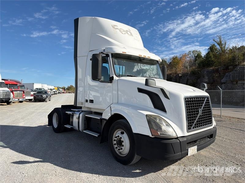 Volvo VNL42T Trekkers