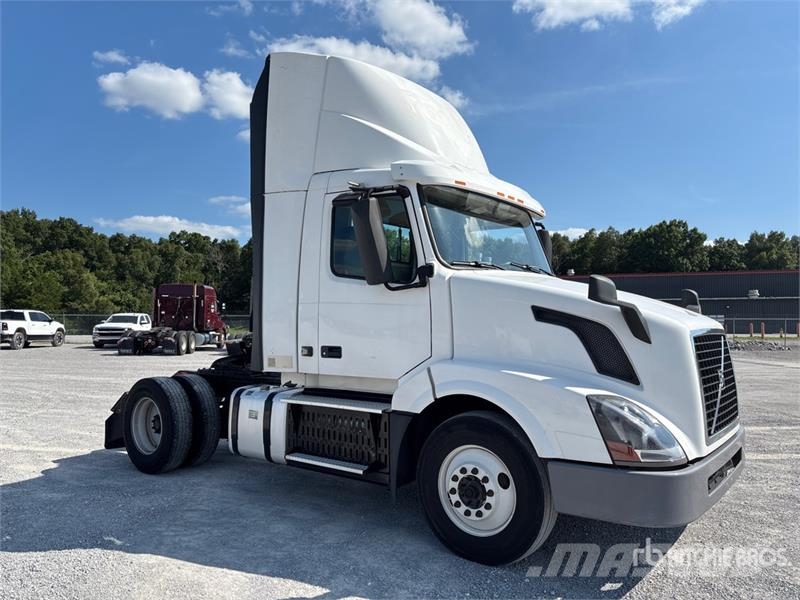 Volvo VNL42T Vilcēji