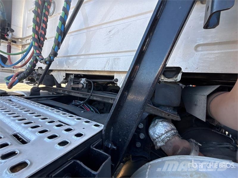 Volvo VNL42T Vetopöytäautot