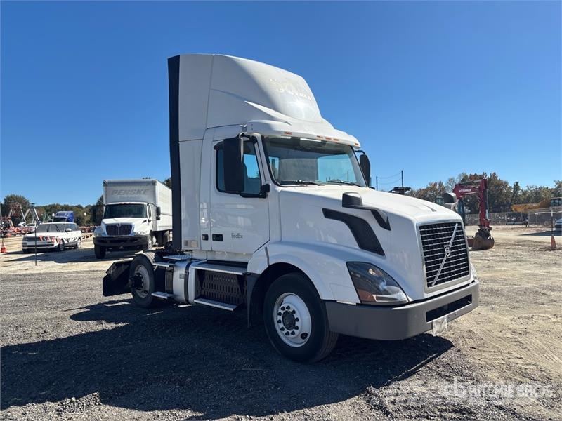Volvo VNL42T Vetopöytäautot