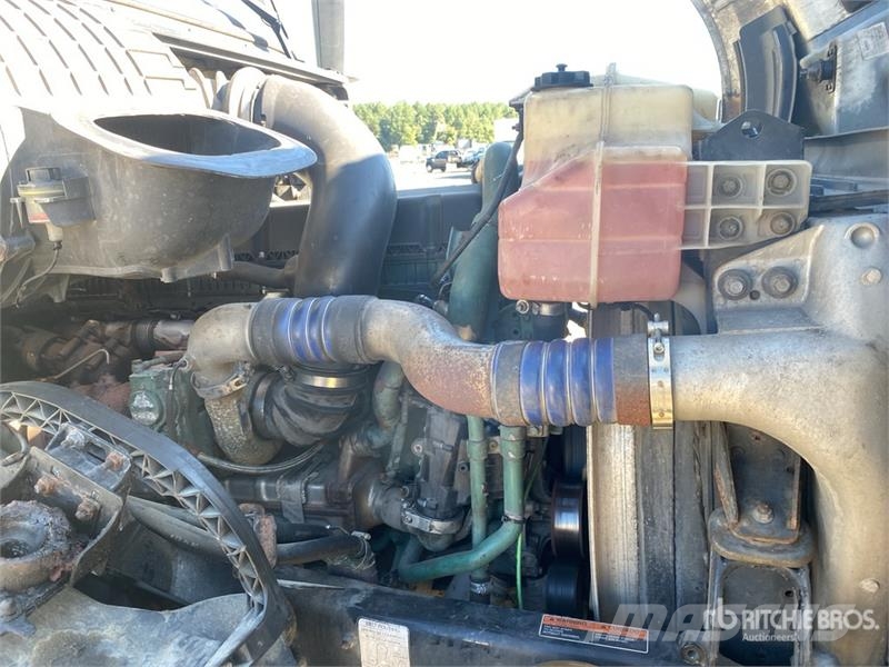 Volvo VNL640 Sadulveokid