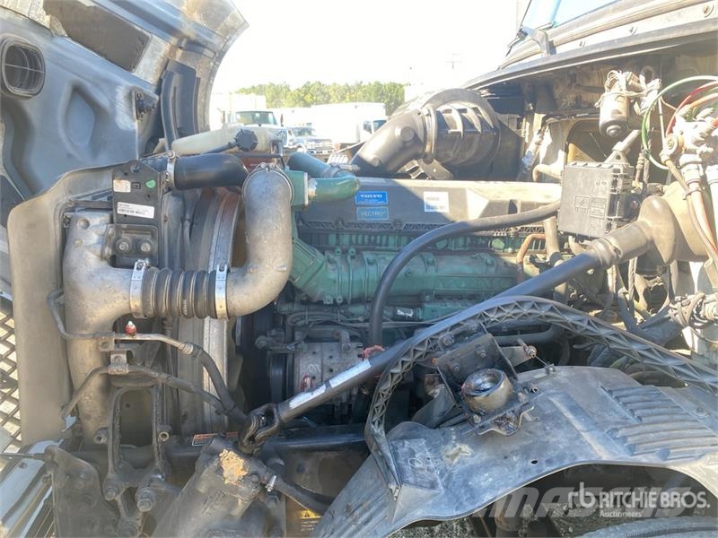 Volvo VNL640 Sadulveokid