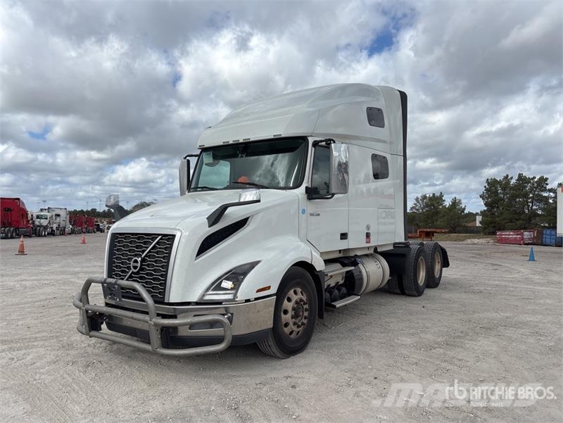 Volvo VNL64T760 6x4 T/A Sleeper Truck Tractor Sattelzugmaschinen
