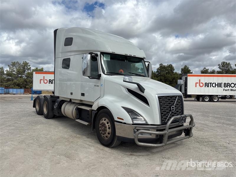Volvo VNL64T760 6x4 T/A Sleeper Truck Tractor Sattelzugmaschinen