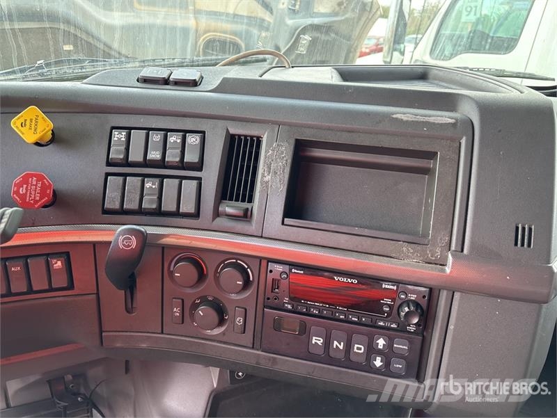 Volvo VNL64T760 6x4 T/A Sleeper Truck Tractor Sattelzugmaschinen