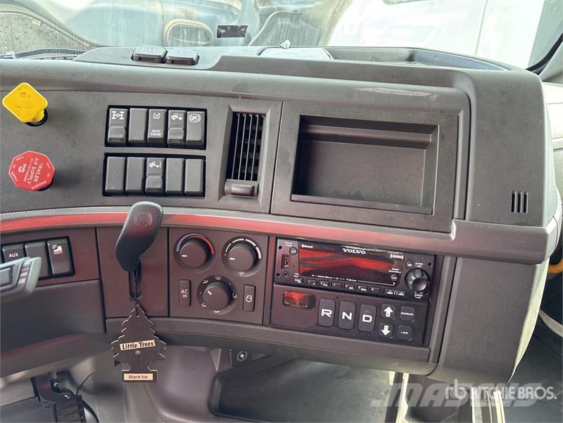 Volvo VNL64T760 6x4 T/A Sleeper Truck Tractor Vlačilci