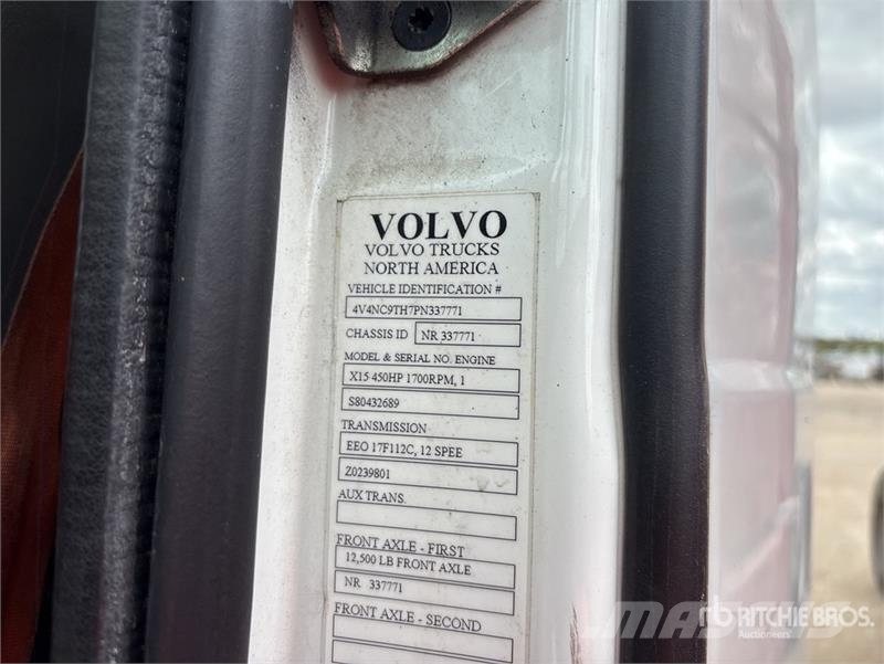 Volvo VNL64T760 6x4 T/A Sleeper Truck Tractor Sattelzugmaschinen