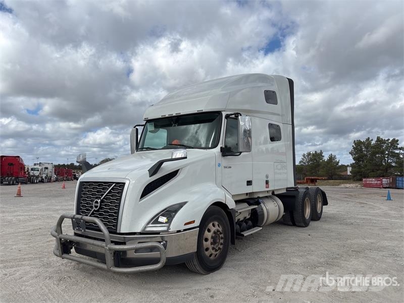Volvo VNL64T760 6x4 T/A Sleeper Truck Tractor Sattelzugmaschinen