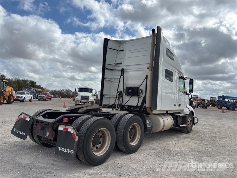 Volvo VNL64T760 6x4 T/A Sleeper Truck Tractor Sattelzugmaschinen