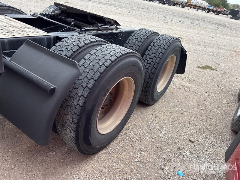 Volvo VNL64T760 6x4 T/A Sleeper Truck Tractor Sattelzugmaschinen