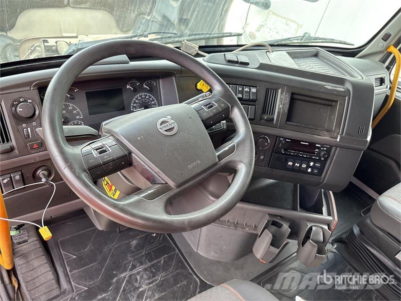 Volvo VNL64T760 6x4 T/A Sleeper Truck Tractor Sattelzugmaschinen